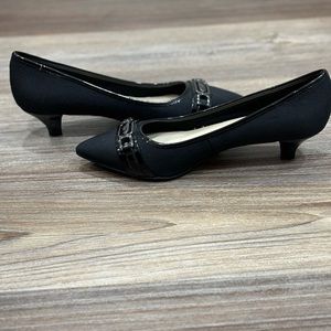 Anne Klein iflex kitten heel pump in black.
